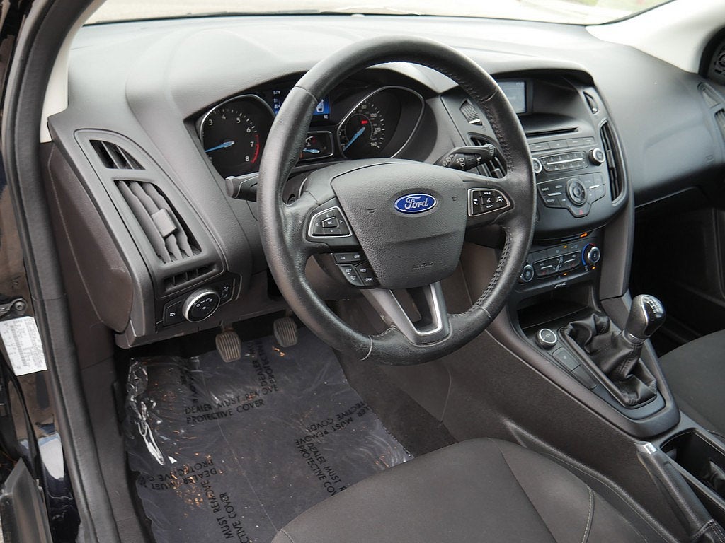 2016 Ford Focus SE Manual trans