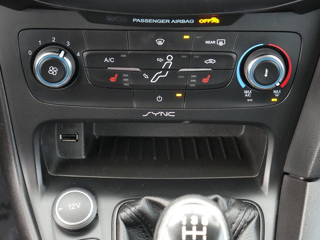 2016 Ford Focus SE Manual trans