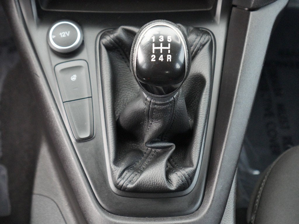 2016 Ford Focus SE Manual trans