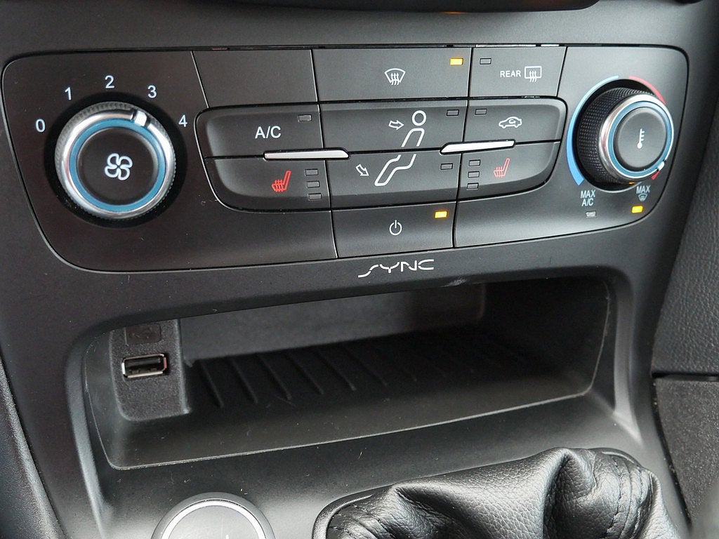 2016 Ford Focus SE Manual trans
