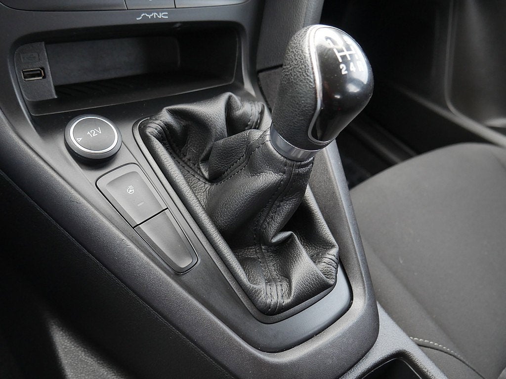 2016 Ford Focus SE Manual trans