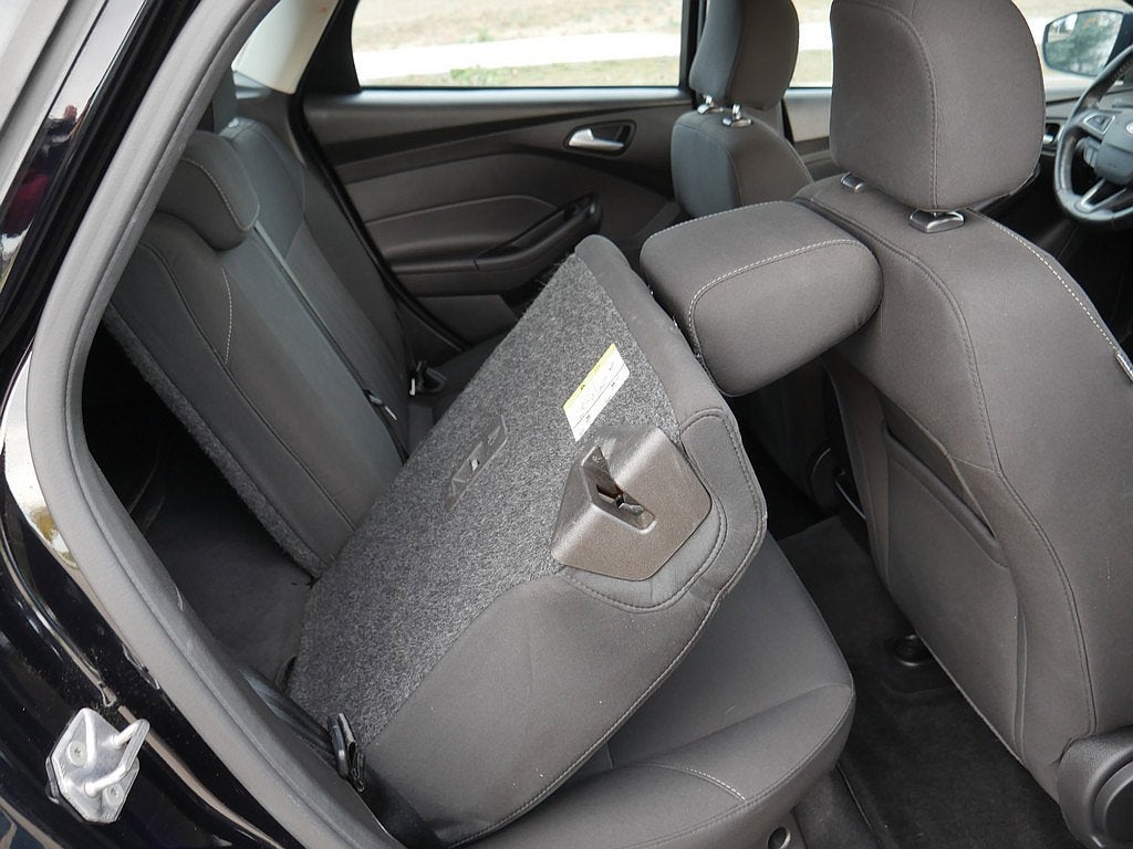 2016 Ford Focus SE Manual trans