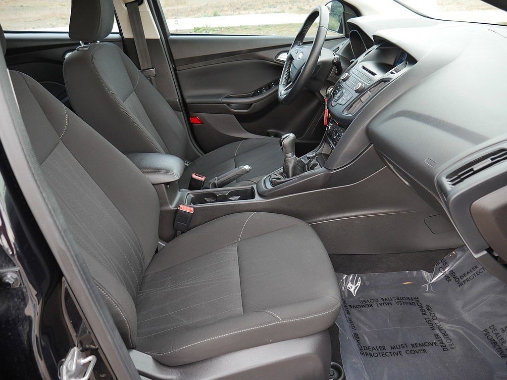 2016 Ford Focus SE Manual trans