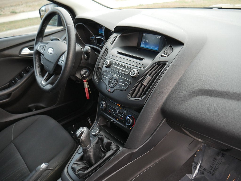 2016 Ford Focus SE Manual trans