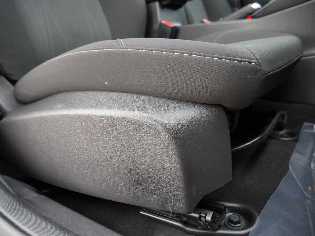 2016 Ford Focus SE Manual trans