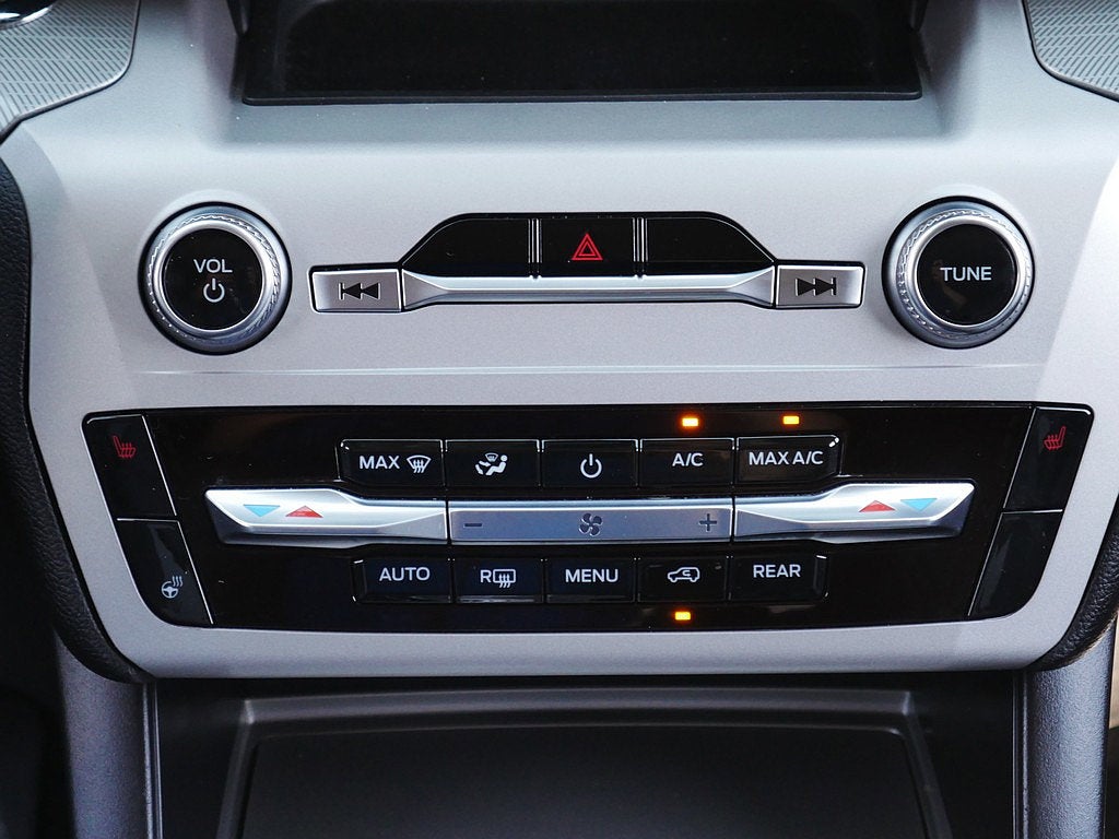 2023 Ford Explorer XLT AWD 202A