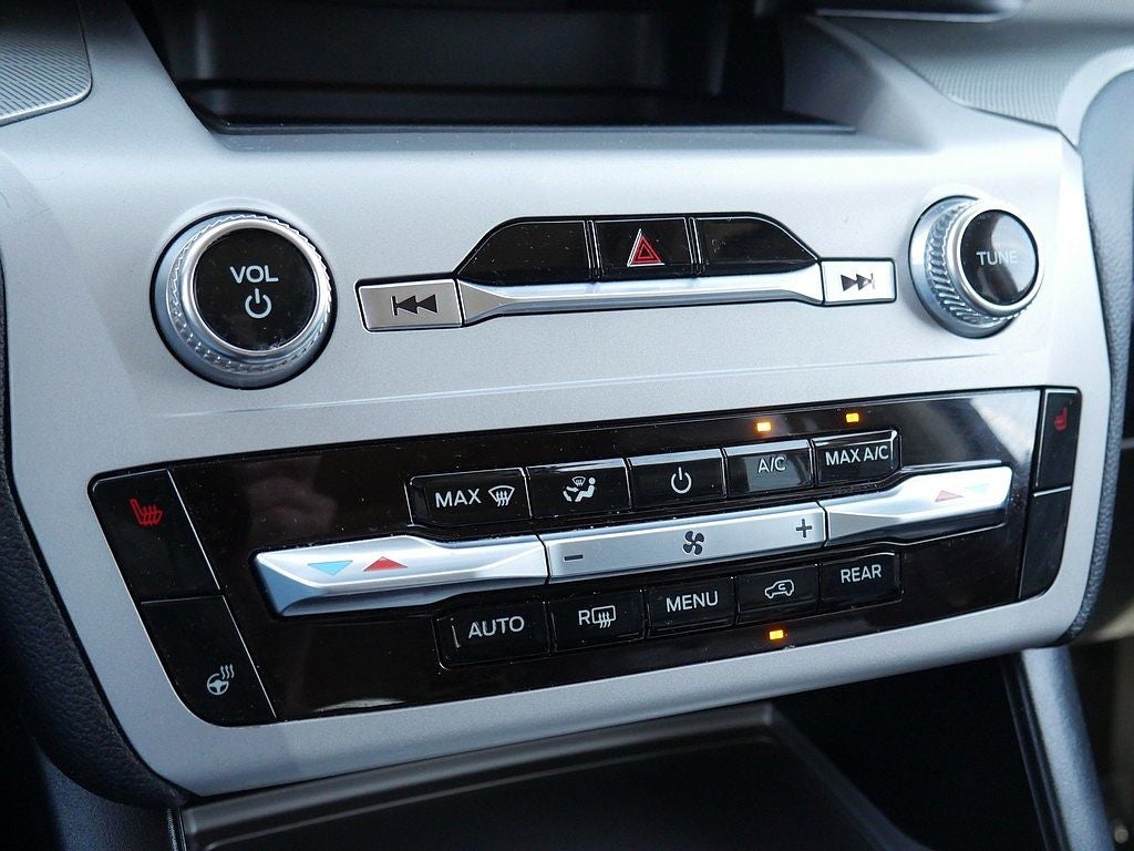 2023 Ford Explorer XLT AWD