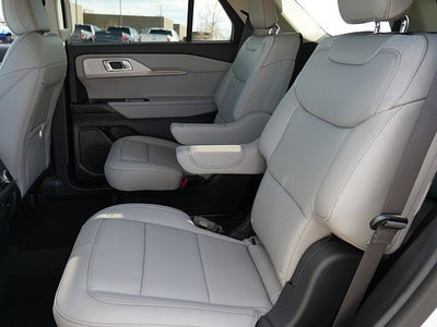 2025 Ford Explorer Active AWD