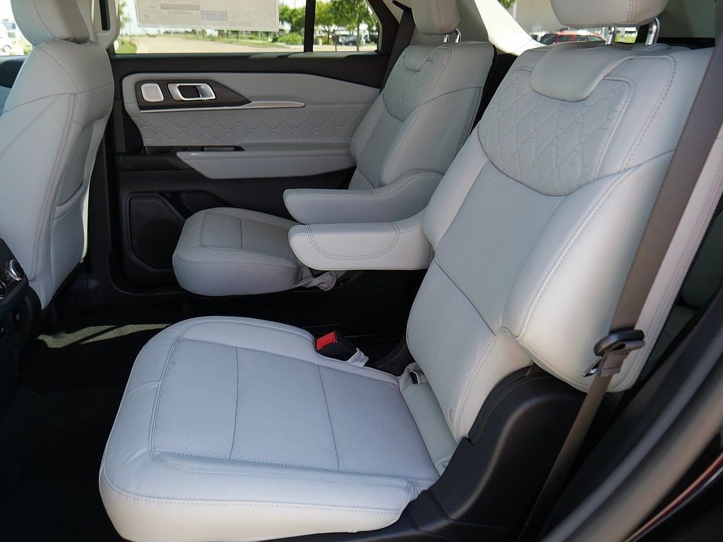 2026 Ford Explorer Platinum 4WD