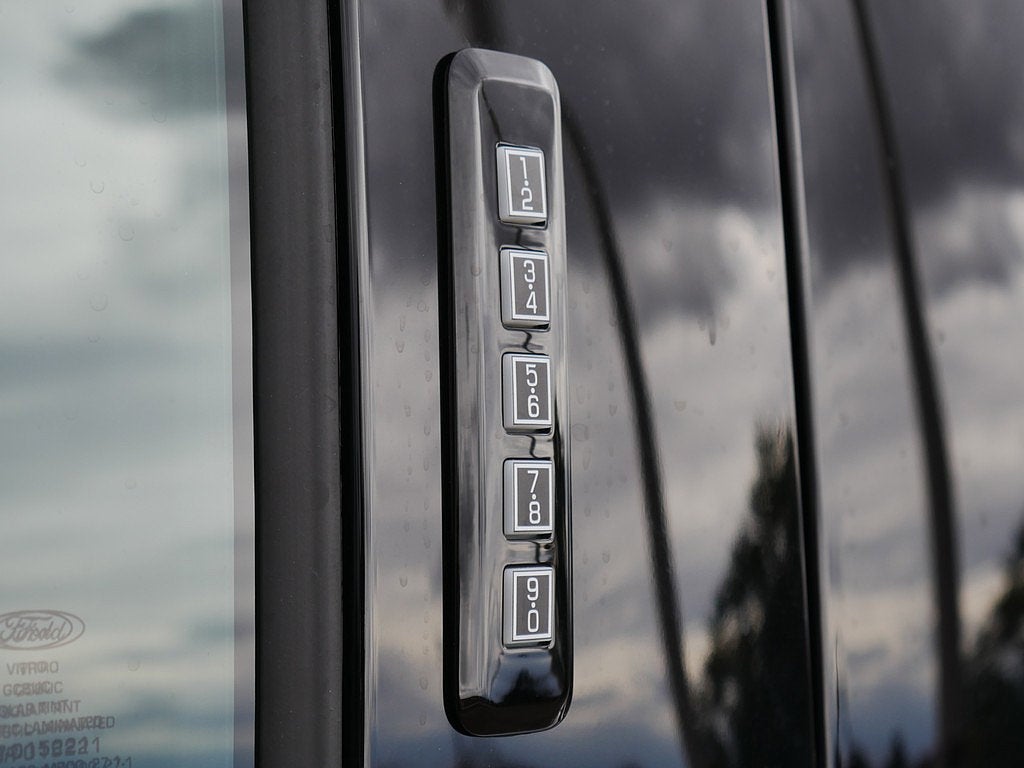 2027 Ford F-350SD Platinum CREW 4WD