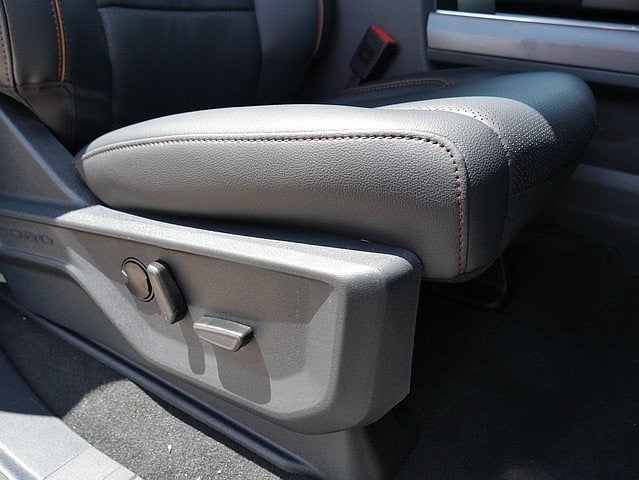 2025 Ford F-350SD Lariat CREW 4WD