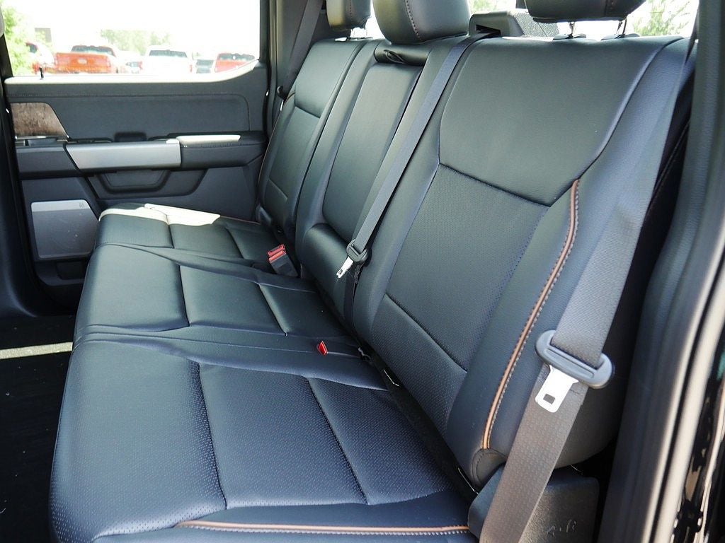 2026 Ford F-350SD Lariat DRW 4WD