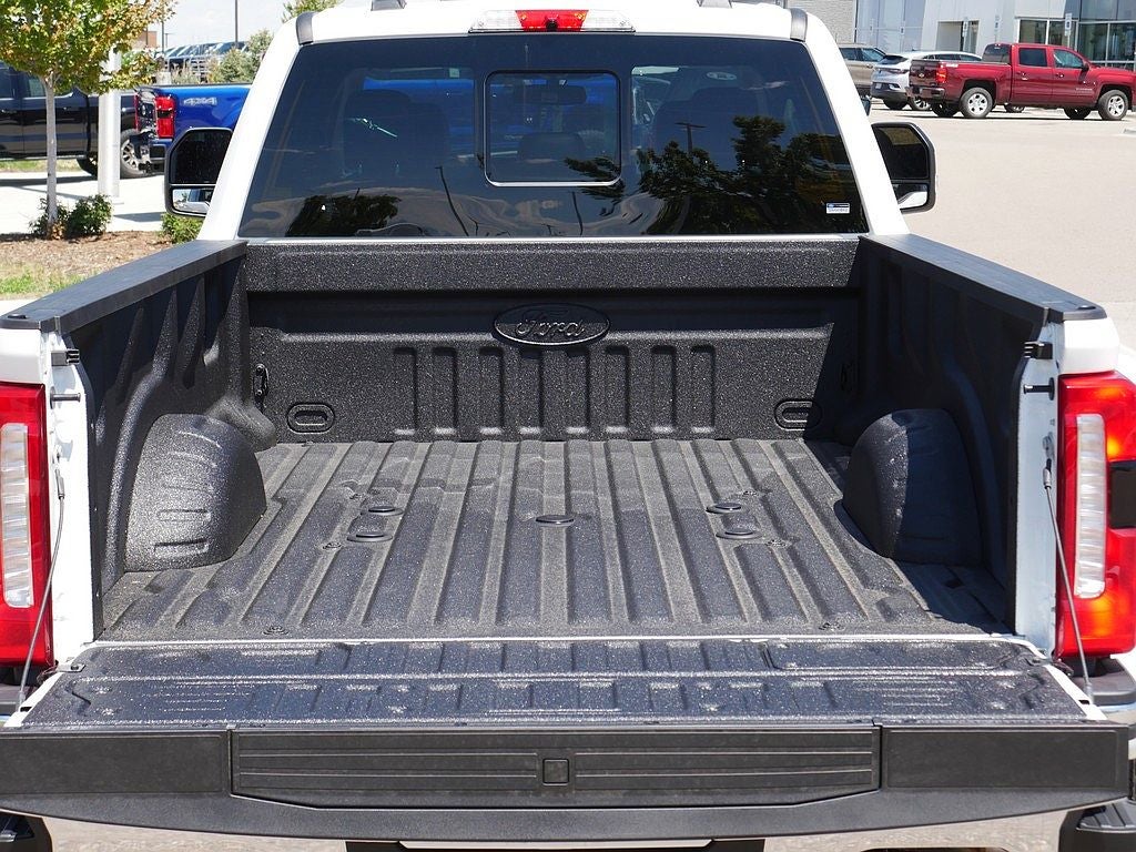 2026 Ford F-350SD Lariat DRW 4WD