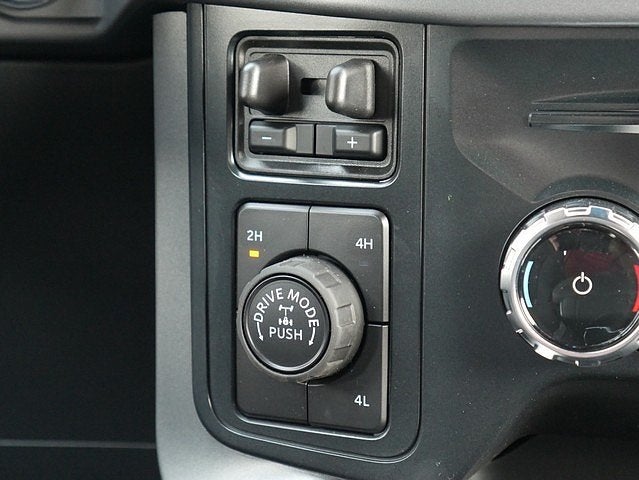 2025 Ford F-150 XLT CREW 4WD