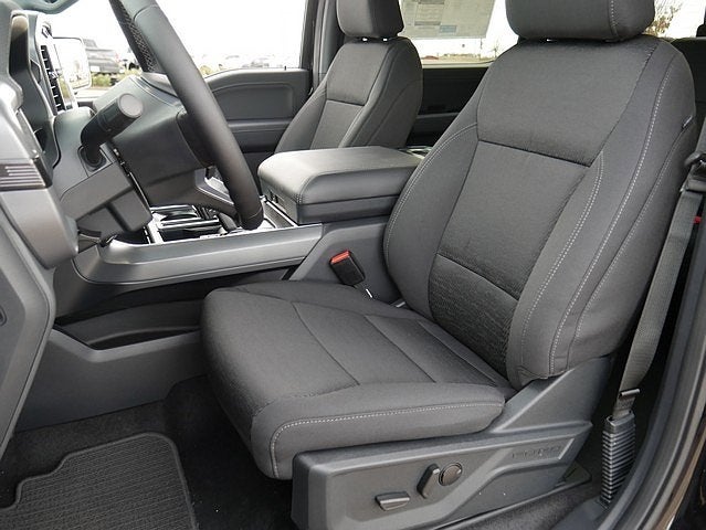 2025 Ford F-150 XLT CREW 4WD