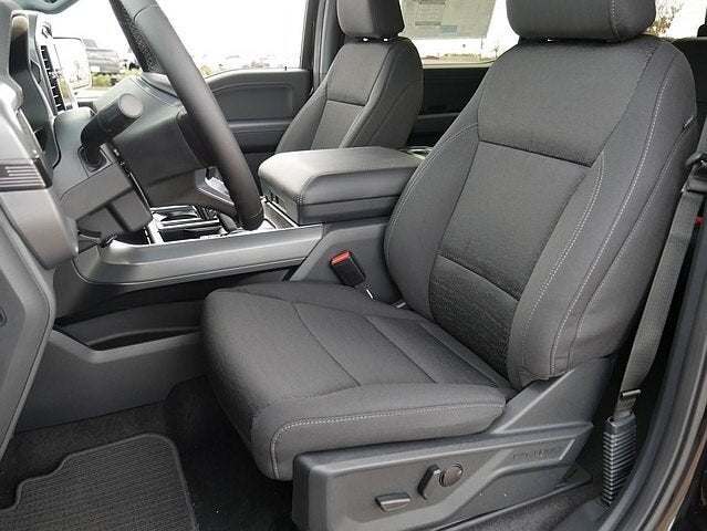 2025 Ford F-150 XLT CREW 4WD