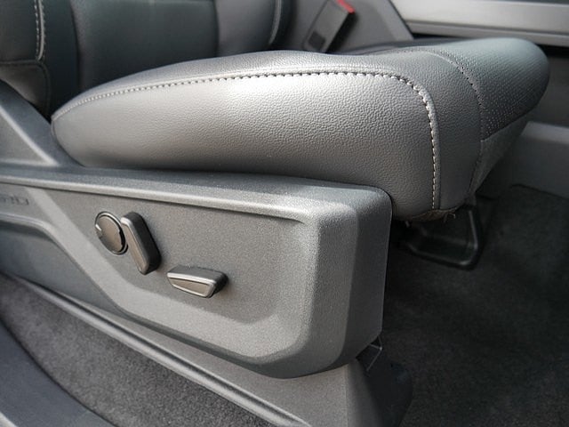 2025 Ford F-150 Lariat CREW 4WD