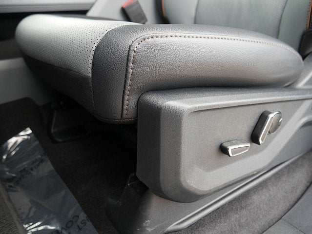 2025 Ford F-150 Lariat CREW 4WD