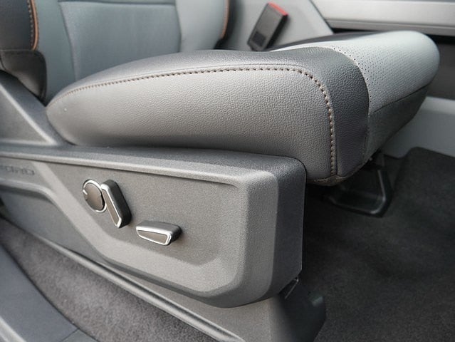 2025 Ford F-150 Lariat CREW 4WD