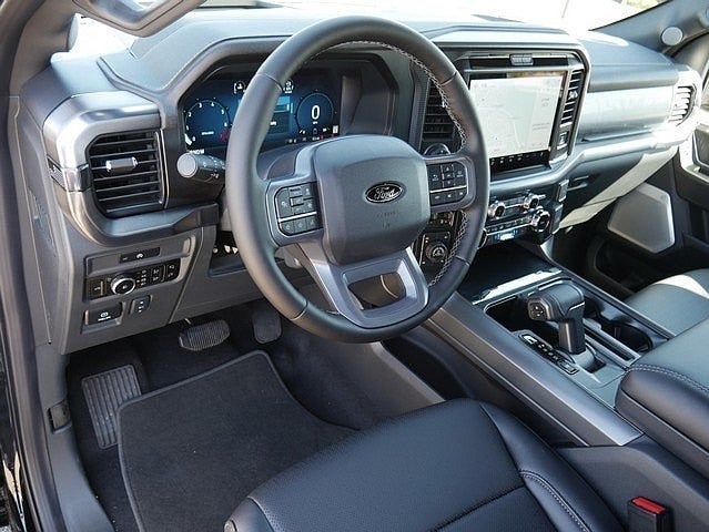 2025 Ford F-150 Lariat CREW 4WD