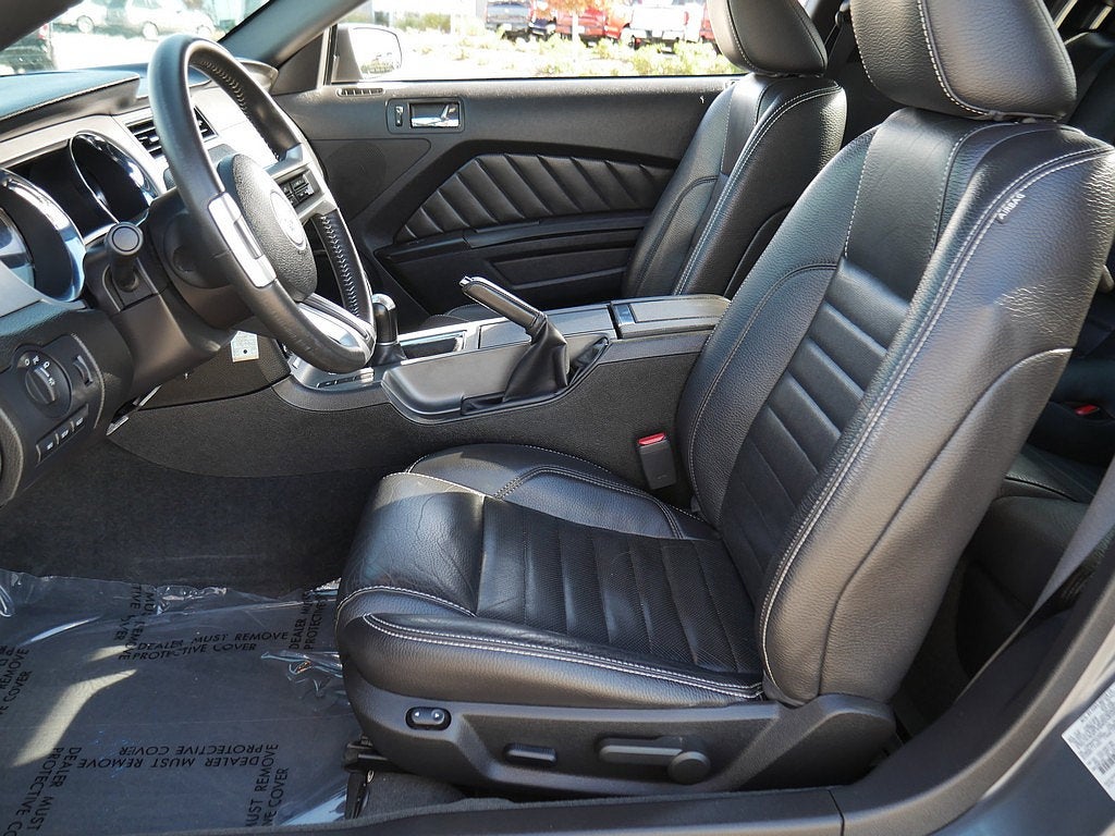 2011 Ford Mustang V6 PREMIUM