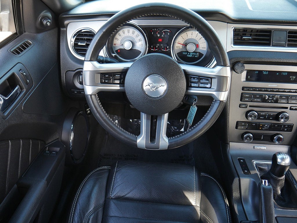 2011 Ford Mustang V6 PREMIUM