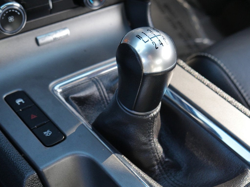 2011 Ford Mustang V6 PREMIUM
