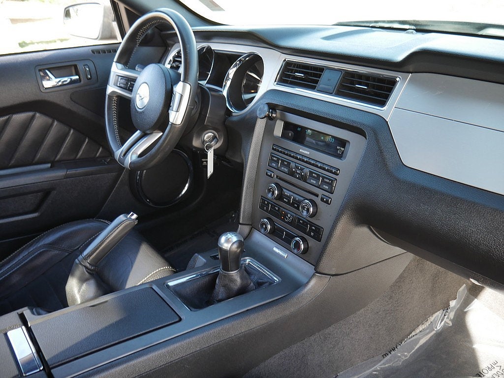2011 Ford Mustang V6 PREMIUM