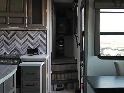 2022 Keystone Montana LEGACY 3231CK 38ft 5th wheel