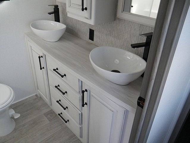 2022 Keystone Montana LEGACY 3231CK 38ft 5th wheel