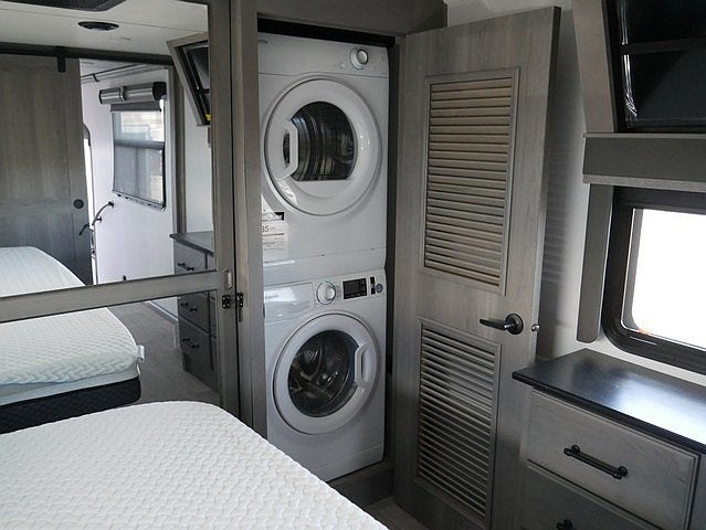 2022 Keystone Montana LEGACY 3231CK 38ft 5th wheel