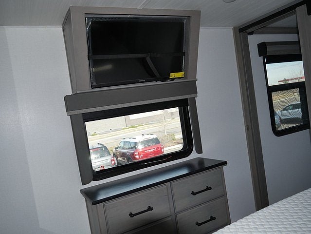 2022 Keystone Montana LEGACY 3231CK 38ft 5th wheel