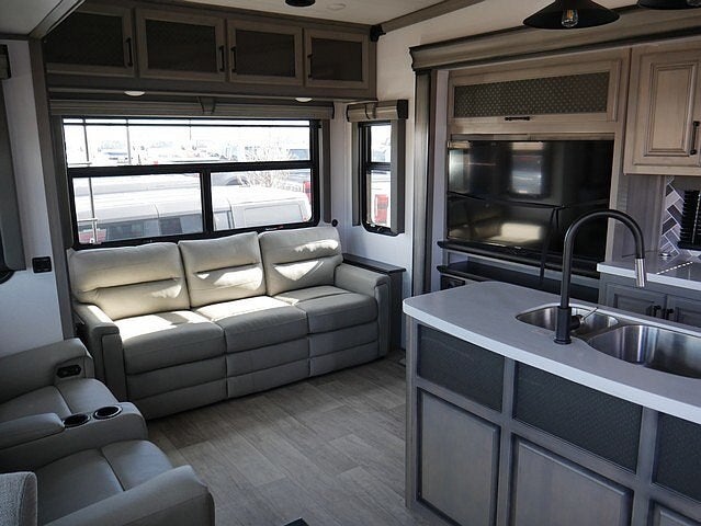 2022 Keystone Montana LEGACY 3231CK 38ft 5th wheel