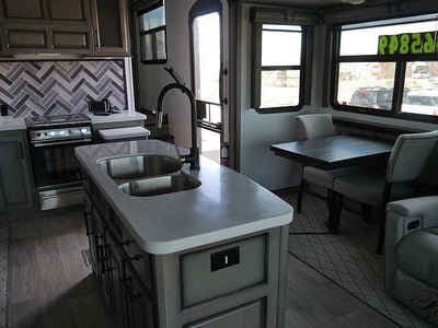 2022 Keystone Montana LEGACY 3231CK 38ft 5th wheel