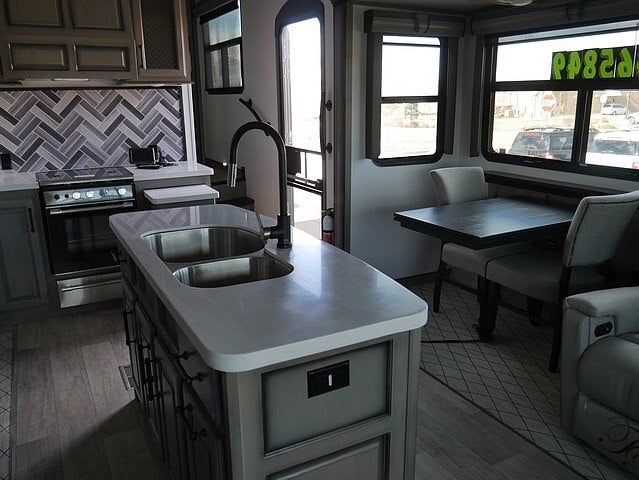 2022 Keystone Montana LEGACY 3231CK 38ft 5th wheel