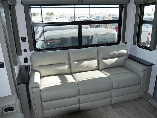 2022 Keystone Montana LEGACY 3231CK 38ft 5th wheel