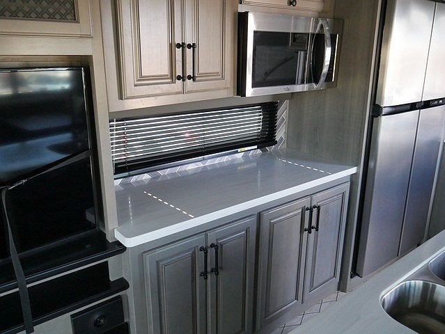 2022 Keystone Montana LEGACY 3231CK 38ft 5th wheel