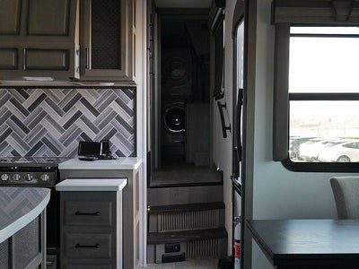 2022 Keystone Montana LEGACY 3231CK 38ft 5th wheel