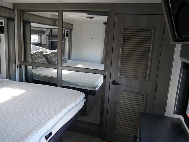 2022 Keystone Montana LEGACY 3231CK 38ft 5th wheel