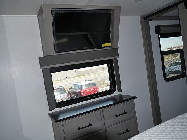 2022 Keystone Montana LEGACY 3231CK 38ft 5th wheel