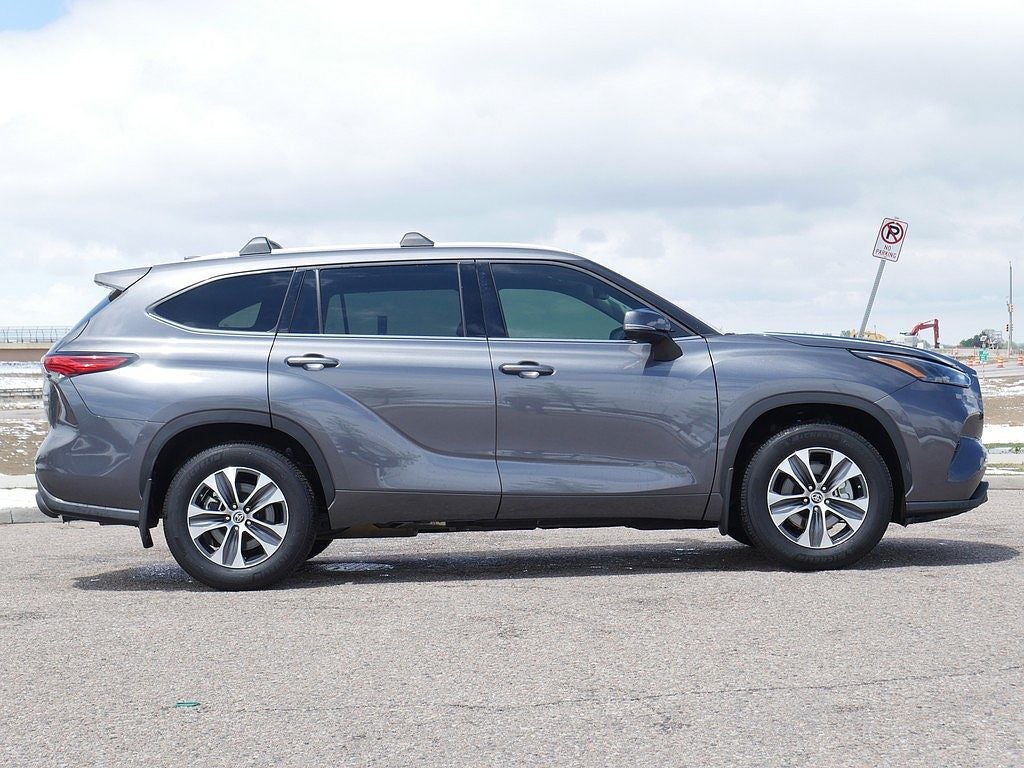 2022 Toyota Highlander XLE AWD
