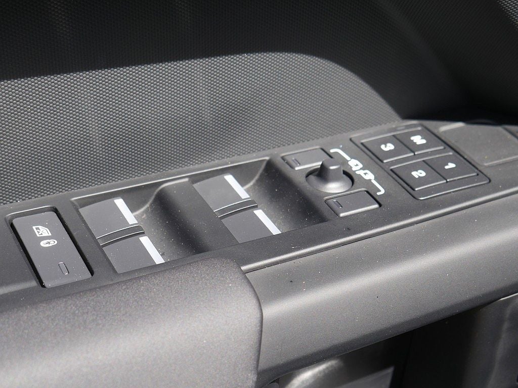 2025 Land Rover Defender 110 S