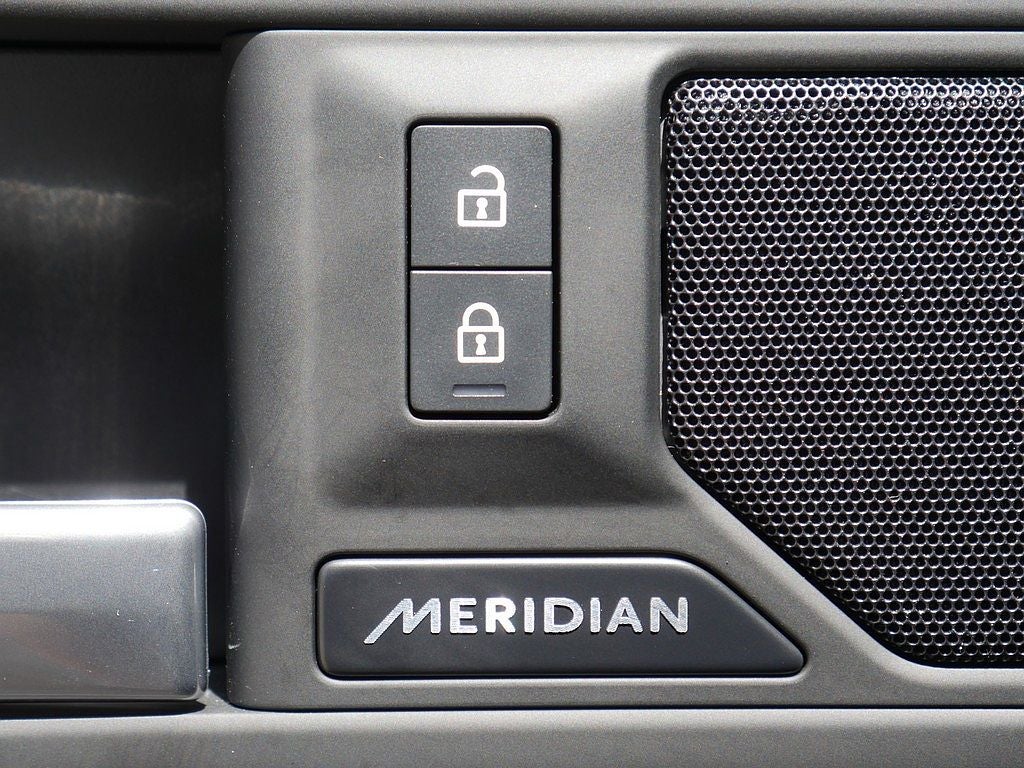 2025 Land Rover Defender 110 S