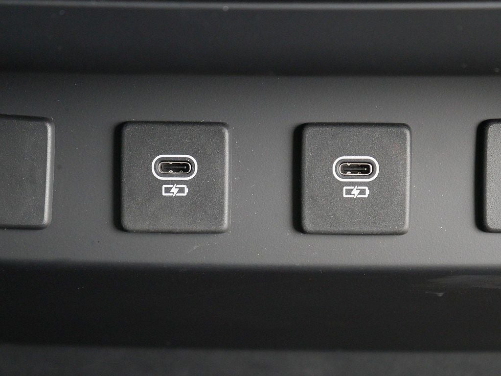 2025 Land Rover Defender 110 S