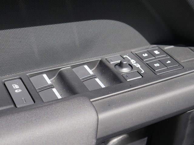 2025 Land Rover Defender 110 S