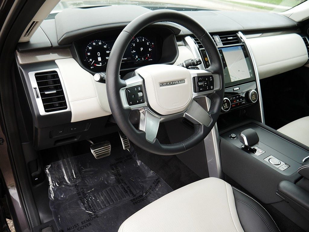 2025 Land Rover Discovery Metropolitan Edition
