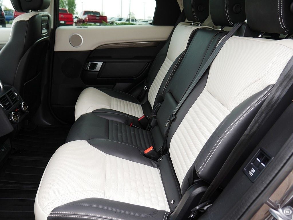 2025 Land Rover Discovery Metropolitan Edition