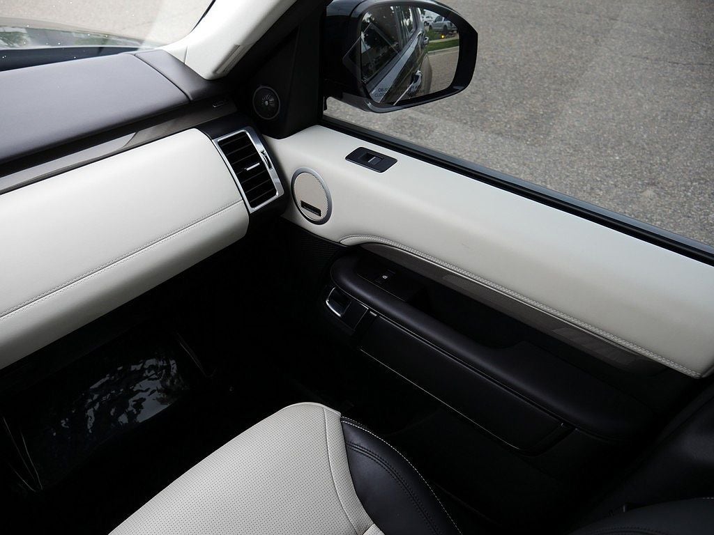 2025 Land Rover Discovery Metropolitan Edition