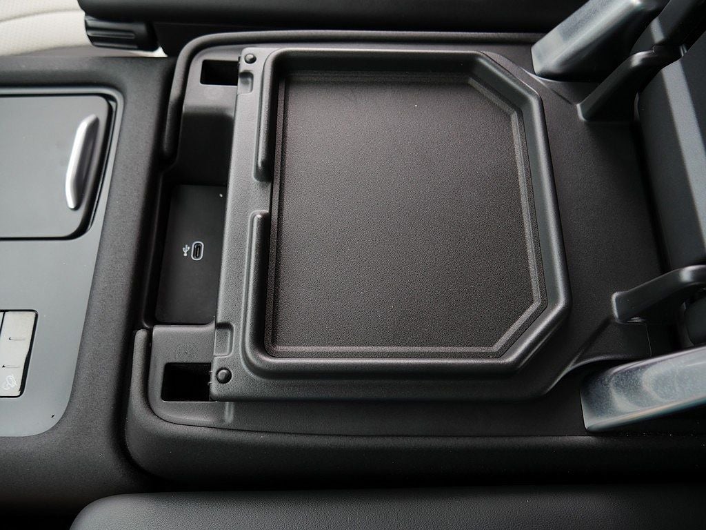 2025 Land Rover Discovery Metropolitan Edition
