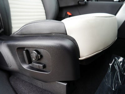 2025 Land Rover Discovery Metropolitan Edition